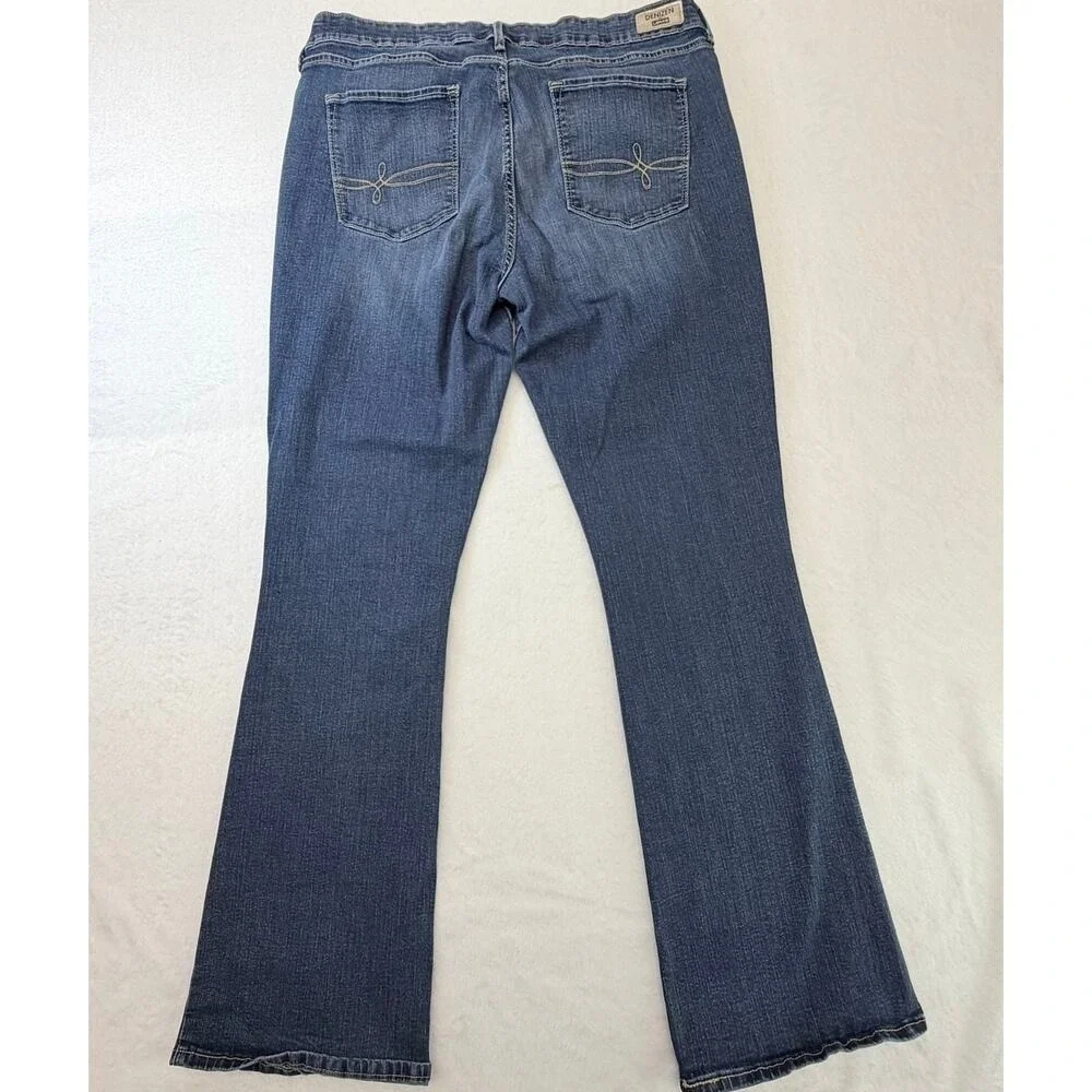 Levi's Women's Denzien Modern Boot Cut Blue Denim Jeans‎ Size 34x32